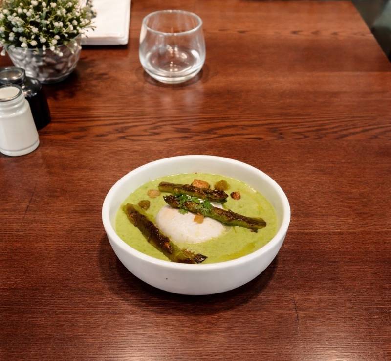 L’œuf poché & asperges vertes