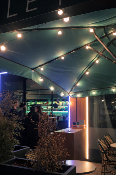 Privatiser une salle élégante à Paris 17 pour un anniversaire ou une réunion de famille : repas sur mesure, déco personnalisée et ambiance festive