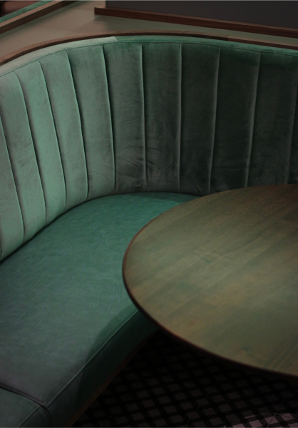 Le Palais, brasserie française ouverte tous les jours, vous accueille jusqu’à minuit à deux pas de Porte de Clichy